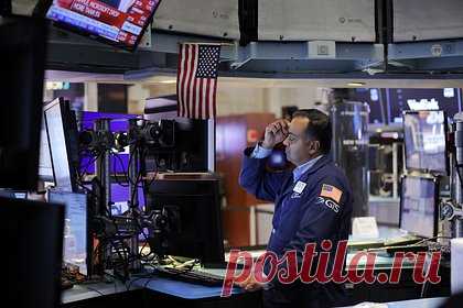 Богатейшие американцы за день потеряли 93 миллиарда долларов. Богатейшие американские бизнесмены 13 сентября потеряли более 93 миллиардов долларов из-за обвала фондового рынка США на фоне публикации данных о высокой инфляции. Так, состояние главы Amazon Джеффа Безоса сократилось на 9,84 миллиарда долларов, состояние владельца Tesla Илона Маска — на 8,4 миллиарда долларов.