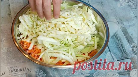 Простой салат из капусты и моркови. Не займёт много времени Такой салат делаю я, когда некогда заморачиваться на что-то более сложное!На вкус получается, как в столовых!Приятного аппетита!#салатизкапусты #простойсалат