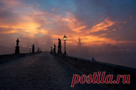 Карлов мост в разное время суток
