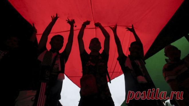 В Австралии прошли демонстрации в поддержу палестинцев. В Австралии прошли демонстрации в поддержку Палестины, в которых поучаствовали десяти тысяч человек. Об этом сообщает РИА Новости. По данным агентства, демонстрации прошли в Сиднее, Мельбурне и Брисбене. Участники требовали прекратить ...