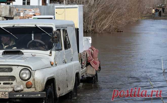 Жителей 18 населенных пунктов Курганской области призвали эвакуироваться. Жителям 18 населенных пунктов Белозерского округа Курганской области необходимо превентивно эвакуироваться из-за риска подтопления, сообщила пресс-служба правительства региона в телеграм-канале.