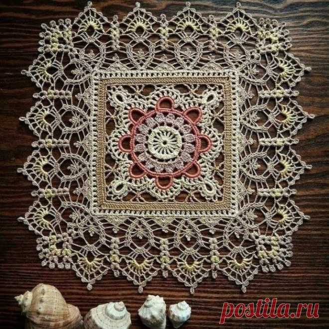 ​Красивая дорожка из разноцветных квадратов