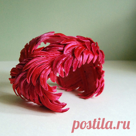Fuschia Vintage Cocktail Hat, circa 1950s This vintage cocktail hat from the 1950s is a bandeau style hat covered with fabric that is shaped like flower petals and comes in two colors and textures: hot pink with a shining, satiny finish, and fuschia (a more purplish pink), with a velvety finish.