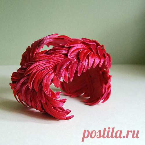 Fuschia Vintage Cocktail Hat, circa 1950s This vintage cocktail hat from the 1950s is a bandeau style hat covered with fabric that is shaped like flower petals and comes in two colors and textures: hot pink with a shining, satiny finish, and fuschia (a more purplish pink), with a velvety finish.
