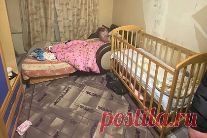 Россиянка заперла семимесячного ребенка в общежитии и ушла. В Магадане сотрудники полиции нашли семимесячную девочку, которую мать заперла в общежитии и ушла. Об этом сообщило управление МВД России по Магаданской области в Telegram-канале. О том, что без присмотра в общежитии на улице Кольцевой в Магадане находится ребенок, полицейским сообщили соседи.