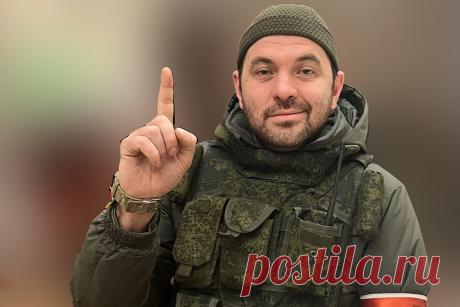 Командир «пиратов». Комбриг «Байкот» рассказал о лучшей работе в мире. «Моя бригада «Абрамсов» не боится. Они горят точно так же, как и «телеги», - говорит полковник Тимур Курилкин. Его бригада – одна из тех, что штурмуют Авдеевку. Откуда взялся позывной «Байкот»? С каким противником приходится иметь дело?