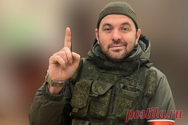 Командир «пиратов». Комбриг «Байкот» рассказал о лучшей работе в мире. «Моя бригада «Абрамсов» не боится. Они горят точно так же, как и «телеги», - говорит полковник Тимур Курилкин. Его бригада – одна из тех, что штурмуют Авдеевку. Откуда взялся позывной «Байкот»? С каким противником приходится иметь дело?