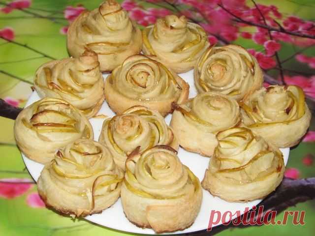 Слоёные розочки с яблоками Буквально на прошедших выходных я был на Дне Рождения у своего друга. Его жена напекла очень вкусные розочки, которые очень понравились и не только мне.