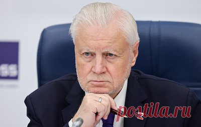 В России предложили доплачивать учителям на красивую одежду. При этом вводить единую форму для педагогов не нужно, заявил председатель партии "Справедливая Россия - За правду" Сергей Миронов