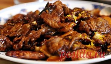 Почки говяжьи жареные с луком Ингредиенты:Говяжьи почки – 400 грЛук – 2 штРастительное маслоСоль – по вкусуЧерный молотый перец – по вкусу Приготовление: Замочить почки в воде на 1 час. Периодически менять воду.Очищенные от пленок почки нарезаем кусочками и выложим на разогретую с растительным маслом сковороду....