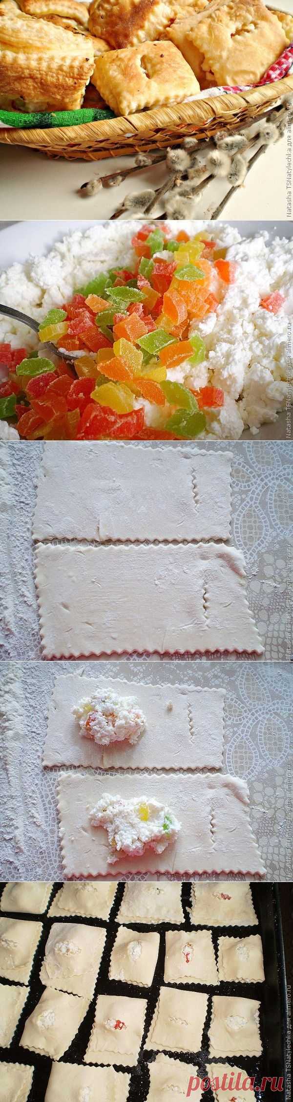 Слойки с творогом, цукатами и орехами.