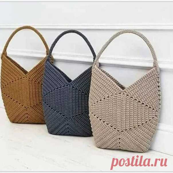 Варианты вязаных сумок крючком из шестиугольников и квадратов.