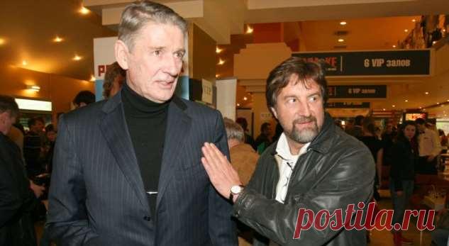 «Мы все абсолютно голые»: неожиданное архивное фото Александра Абдулова и Леонида Ярмольника восхитило поклонников . Милая Я