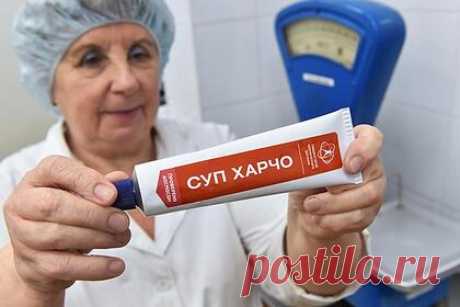 Разработчик космического питания заявил о независимости производства от санкций. Санкции не отразятся на производстве питания для российских космонавтов — оно создается из отечественного сырья. Об этом сообщил директор НИИ пищеконцентратной промышленности и специальной пищевой технологии Виктор Добровольский, передает ТАСС со ссылкой на сообщение Роскосмоса.