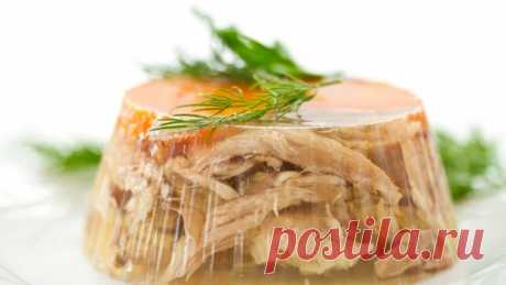 Рецепт вкусного и красивого холодца  Рецепт вкусного и красивого холодца есть у каждой хозяйке. Это закуска украсит праздничный стол и займёт почетное место рядом с салатами и другими закусками.