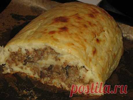 Картофельный рулет с грибами и курятинкой.