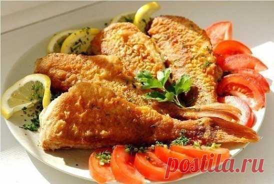 9 РЕЦЕПТОВ ВКУСНЫХ РЫБНЫХ БЛЮД 🐡
1. Форелька под грибным соусом
ИНГРЕДИЕНТЫ:
● Рыба-1 шт.; 
● Грибы-200 гр.; 
● Сыр-100 гр.; 
● Сметана-2 стол.ложки. 
ПРИГОТОВЛЕНИЕ:
1. Рыбку нарезать+ соль, перец, смазать маслом растительным, уложить на противень. 
2. Грибы (у меня лисички) отварить в подсоленной воде, остудить, нарезать. Репчатый лук+ грибы, обжарить+ 0.5 ч.л. муки, хорошо перемешать миске смешать 2 стол.ложки сметаны и 0.5 стакана воды+ соль, перец, специи. Проварить соус до загустения.