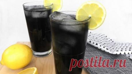 Активированный уголь — это мощное естественное средство для удаления химических веществ и токсинов из организма. Существует много разновидностей активированного угля. Если вы хотите использовать его для исцеления, выберите тот, который сделан из скорлупы кокоса или других природных источников.