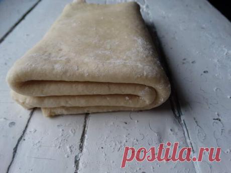 Рецепт «Хорошего слоёного теста» — готовлю его, всегда, когда мне надо приготовить Наполеон или основу для пирожных - Ваши любимые рецепты - медиаплатформа МирТесен Хорошее слоеное тесто – мечта каждой хозяюшки. За свою кулинарную практику я пробовала такие разные рецепты. Самыми удачными делюсь со всеми. Мне понравилось тесто с уксусом. А еще был удачный вариант, где много-много слоев теста пересыпались мукой (или сахаром; в зависимости от рецепта). И вот!...