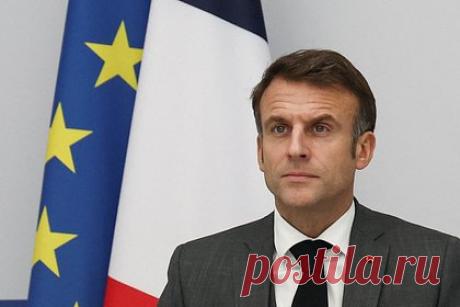 Макрон рассказал о значении саммита ЕС для Украины. Президент Франции Эммануэль Макрон назвал предстоящий саммит Европейского союза (ЕС) определяющим для Украины и других претендентов на вступление. С таким заявлением Макрон выступил перед встречей с премьер-министром Словении Робертом Голобом. Стороны обсудили предстоящий саммит ЕС в Брюсселе.