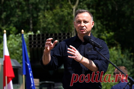Президент Польши прибыл в Киев. Президент Польши Анджей Дуда прибыл в Киев, чтобы обсудить с властями страны поддержку Украины по разным направлениям. Об этом заявил глава канцелярии польского лидера Павел Шрот. По его словам, глава государства приехал в украинскую столицу по приглашению президента страны Владимира Зеленского.