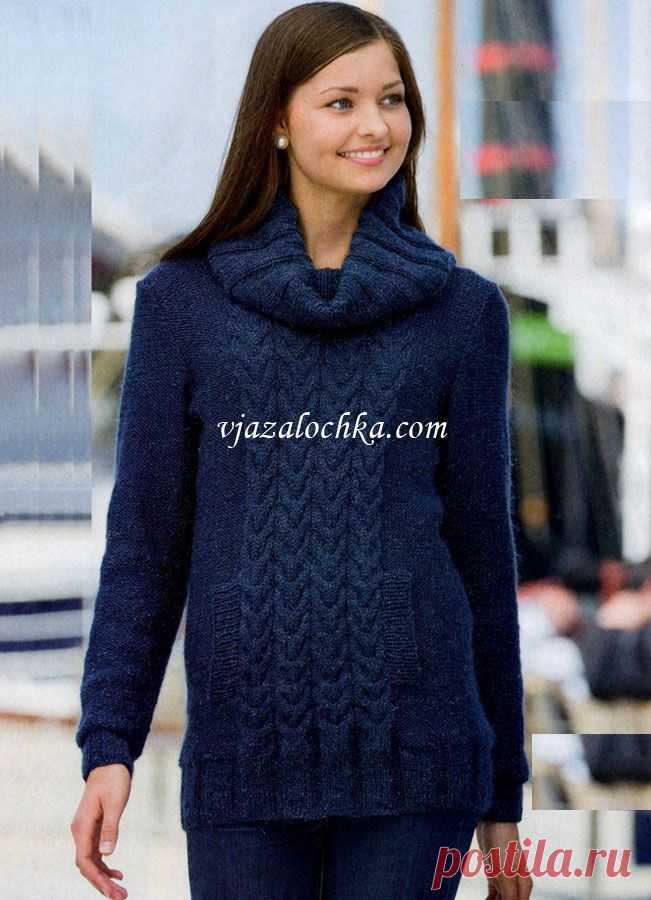 Синий свитер с карманом