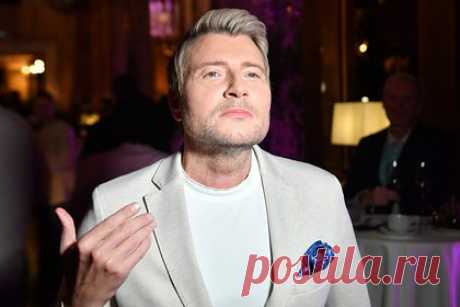 Басков рассказал о нужде в деньгах из-за ремонта. Российский певец Николай Басков нуждается в деньгах из-за ремонта. На вопрос журналиста о планах на новогоднюю ночь артист ответил, что собирается работать — он выступит в Дубае. Басков заявил, что собирается работать «без остановки» в связи с тратами на переделку жилья.