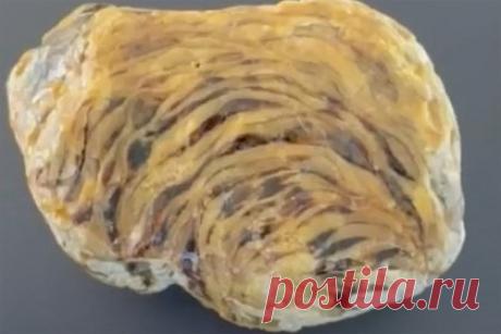 Мужчина нашел на пляже кусок драгоценной рвоты кашалота. Житель Австралии нашел на пляже кусок драгоценной амбры во время прогулки. Удача улыбнулась Роду Кеогу из города Фаулерс-Бей в штате Южная Австралия. Мужчина признался, что сначала не был уверен, что именно нашел. В итоге он просто обратился к прохожим, которые подтвердили, что ему действительно попалась амбра.