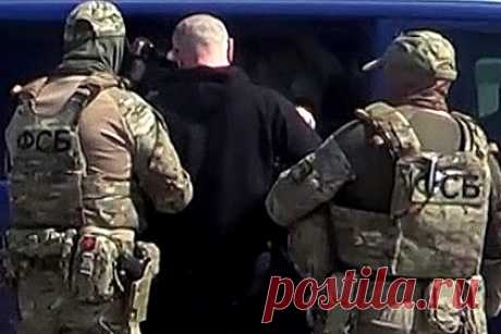 Стало известно о связи задержанного агента ГУР Украины с покушением в Крыму. Российские правоохранители и сотрудники спецслужб задержали ключевого агента Главного управления разведки (ГУР) Украины в Крыму, он оказался исполнителем покушения на общественника Александра Талипова и ряда различных диверсий на территории полуострова. Об этом сообщает SHOT.