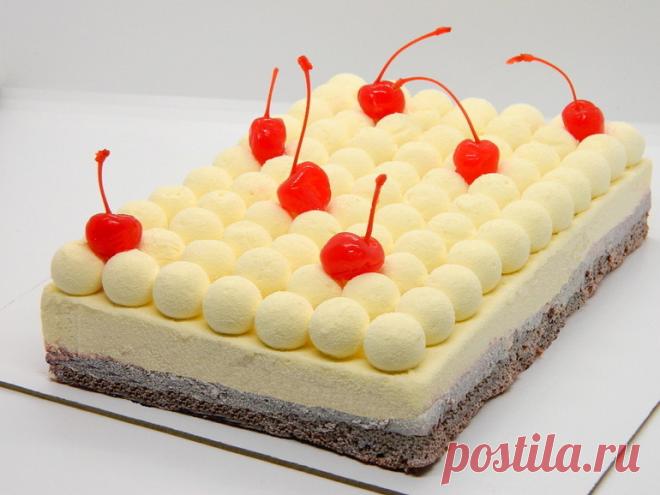 Торт Red velvet У меня уже традиция складывается на 8 марта 2 торта на работу берут, третий на д.р.) И очень удобно, что все они одинаковые по составу. Очень удобно. Ну а че?) У кого-то цифры в ходу, а у меня вот: ? Ща по другому вишенки положу и еще пост выложу) Состав: - свекольный бисквит с корицей...