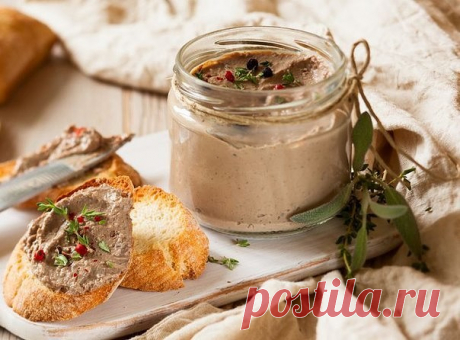 ПАШТЕТ ИЗ КУРИНОЙ ПЕЧЕНИ ИЛИ ПО-МОДНОМУ "КОНФИ"
Закуска «многофункциональна»: ею можно и нафаршировать блинчики, и намазать на крекеры, хлебцы. А еще советую попробовать приготовить несладкие диетические вафли и также подавать их с конфи из куриной печени. 
Ах, а хрустящий багет с конфи из куриной печени… – нет, я вам этого не говорила! :) 

куриная печень – 250-300 г 
лук репчатый (фиолетовый сладкий) – 1 большая луковица 
лавровый лист – 1-2 шт. 
оливковое масло Extra Vi...