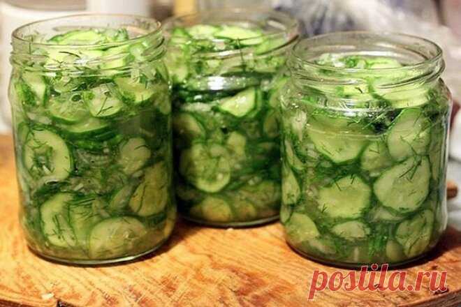 Нарезанные огурцы на зиму Замечательная, острая закуска на зиму. Готовится без воды, заливка – из уксуса и растительного масла. ИНГРЕДИЕНТЫ: огурцы 4 кг соль 100 г масло растительное 1 стакан уксус 9% 1 стакан сахар 1 стакан чеснок 2 ст.л. перец черный молотый ПРИГОТОВЛЕНИЕ: Свежие огурцы хорошо вымыть, разрезать вдоль. Для маринада смешать сахар, рафинированное растительное масло, уксус, все […]