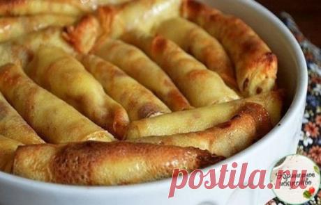 Налистники с творогом я впервые попробовала на свадьбе у друга, которая была в деревне. Их вкус покорил меня навсегда. После свадьбы я раздобыла рецепт этих чудесных налистников, и теперь сама радую свою семью этим чудом. Готовятся они на молоке и крахмале, получается тоненькие, нежнейшие и ароматные, по-домашнему теплые и удивительно вкусные!
Ингредиенты: 
Яйца — 5 штук;
молоко — 0,5 литра;
крахмал — 5 столовых ложек;
соль, 
сахар по вкусу;
подсолнечное масло — 1 столовая ложка.
Начинка