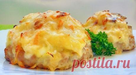 Стожки из фарша под шубой в духовке. Приготовив один раз стожки, вы часто будете баловать своих домашних этим оригинальными и сытным блюдом, которое к тому же быстро готовится. Приготовьте стожки к праздничному столу - гости ни за что не догадаются из чего оно приготовлено. Проверено!