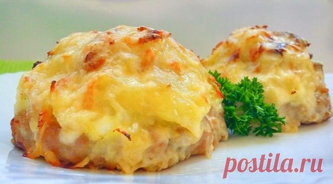 Стожки из фарша под шубой в духовке. Приготовив один раз стожки, вы часто будете баловать своих домашних этим оригинальными и сытным блюдом, которое к тому же быстро готовится. Приготовьте стожки к праздничному столу - гости ни за что не догадаются из чего оно приготовлено. Проверено!