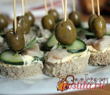 Канапе с маринованной скумбрией и яичной намазкой фото рецепт приготовления