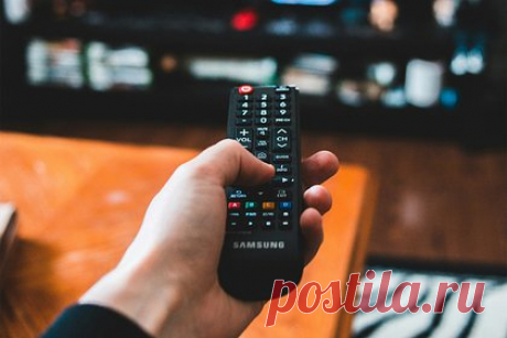 Девушка снялась в телешоу и разочаровала родителей парня. Парень рассказал на Reddit, как посмотрел с родителями телешоу, в котором участвовала его девушка, и разочаровал их. В выпуске программа возлюбленная героя назвала себя шлюхой, подчеркнув, что гордится этим. Родители парня заявили, что его бывшая избранница была порядочнее, чем нынешняя.