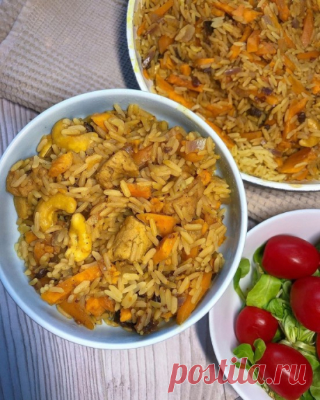 ​Плов с черносливом, кешью и соевым мясом