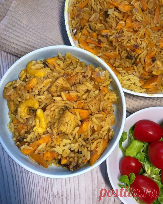 ​Плов с черносливом, кешью и соевым мясом