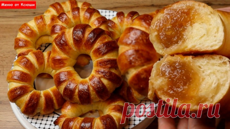 Завитушки с повидлом Это простой рецепт очень вкусных, мягких как пух завитушек с волшебным яблочным вареньем. То что нужно к чаю!Состав: ✔500 г муки ✔150 мл молока ✔щепотка соли ✔100 г сахара ✔8 г дрожжей ✔3 яйца(1 желток на смазку) ✔60 г сливоч.масла ✔1 пакетик ванильного сахара ✔300 г яблочного повидла ✔1...