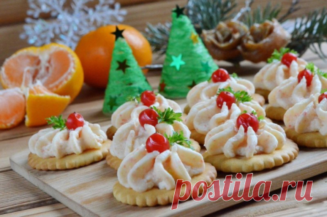 Закуска на крекерах с крабовыми палочками. Этим блюдом вы точно сможете удивить ваших гостей!