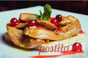 Салат из омаров со спаржей — АРЕНА Салат из копченой и фаршированной фуа-гра утиной грудки

Ингредиенты:

Салат лолло-росса — 20 г
Салат фризе — 10 г
Салат рукола — 5 г
Ореховое масло — 1 ч. л.
Помидор — 30 г
Очищенные грецкие орехи — 15 г
Очищенные кедровые орехи — 10 г
Утиная грудка для фарширования — 20 г
Гусиная печень для фарширования — 10 г
Растительное масло — 1 ч. л.
Копченая утиная грудка — 25 г
Очищенное яблоко — 50 г