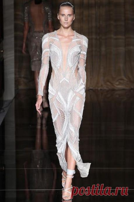 Outstanding Crochet: Vestido de laço de Julien Macdonald SS 2014