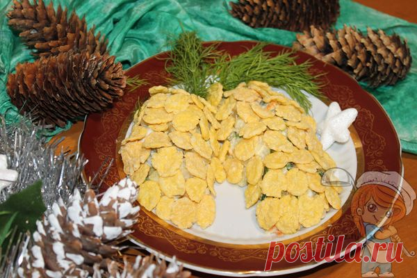 Новогодний салат Шишка с кукурузными хлопьями. Сосновая шишка. Перед салатом Шишка невозможно устоять. Яркий, эффектный, новогодний, он радует взоры и вкусовые рецепторы. Ингредиенты: картофель, морковь, яйцо, огурец, горошек