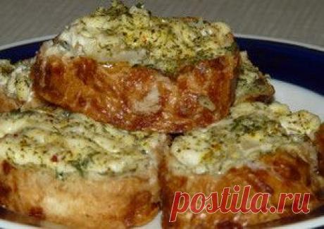 Запеченные бутерброды с сайрой.