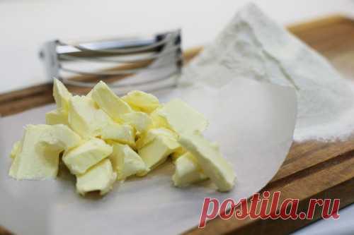 Португальские сливочные пирожные, или Pastéis de Belém Когда я стала искать в интернете что-нибудь интересное про эти пирожные, выяснилось, что правильный рецепт знают приблизительно три человека в мире, которые как…