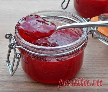 Клубничное повидло &nbsp;
Вкусная домашняя заготовка готовится быстро и просто. Думаю, что не только ребенок, но и редко какой взрослый, откажется от повидла из клубники &mdash; вкусного и полезного лакомства.&nbsp;
&nbsp;
На 1 кг ягод нужно 750 г сахара.&nbsp;Приготовление:&nbsp;1. Вымытые и сухие ягоды...
