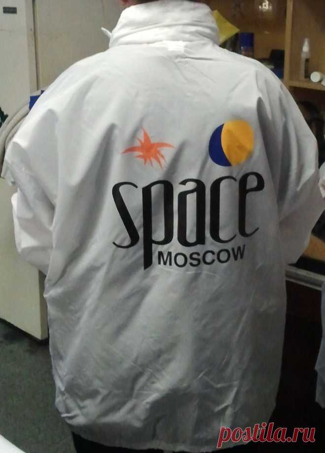 Печать шелкографией на ветровках. Ветровка из нейлона SURF 210 белая. Плотность 210 г/кв.м. Цена: 530 руб./шт