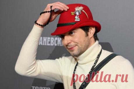 МК: в Москве избили актера Баршака, сыгравшего Арамиса в «Трех мушкетерах». По информации издания, его госпитализировали с травмой головы.