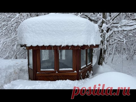 Heavy snowfall 2 days in the log cabin - Caught in a snowstorm